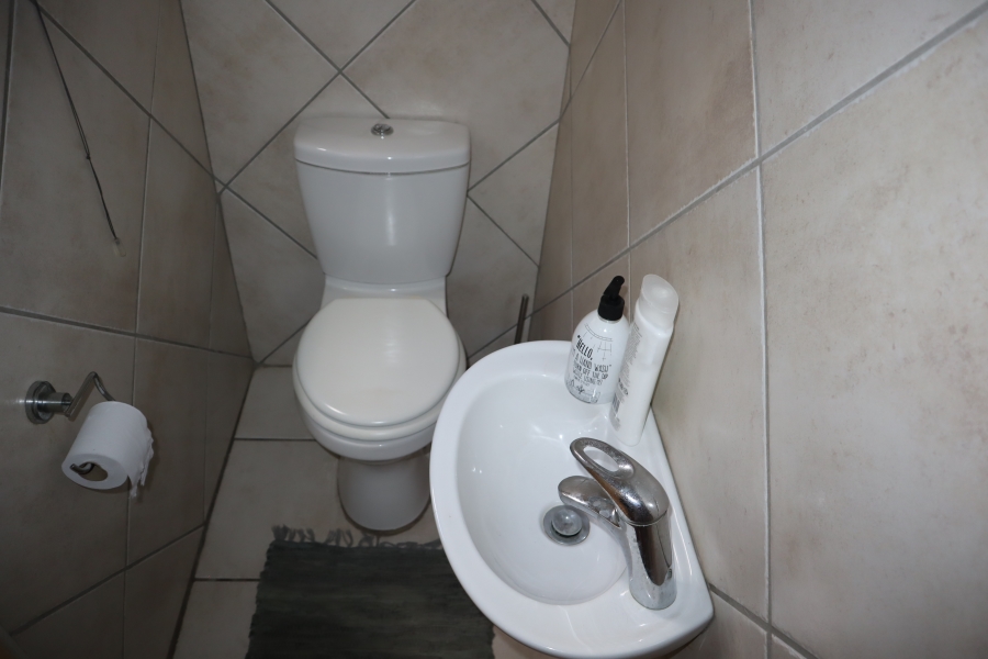 To Let 3 Bedroom Property for Rent in Wavecrest Eastern Cape